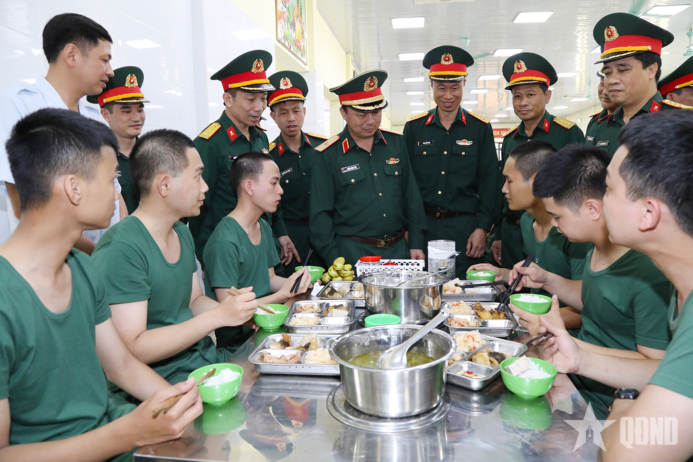 Tổng cục Hậu cần - Kỹ thuật kiểm tra huấn luyện chiến sĩ mới tại Trung tâm Huấn luyện 334